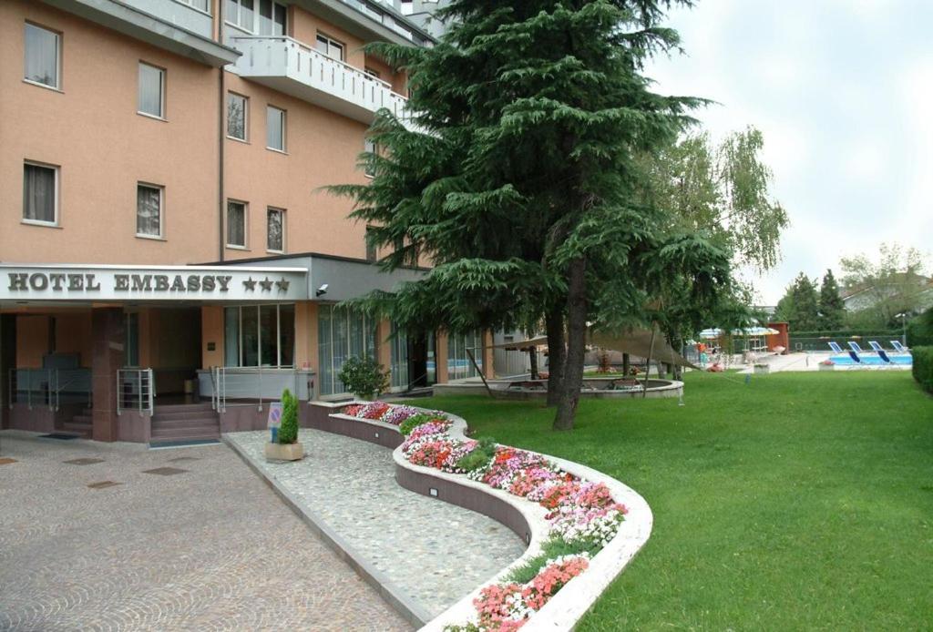 Hotel · Hotel Embassy, Pero