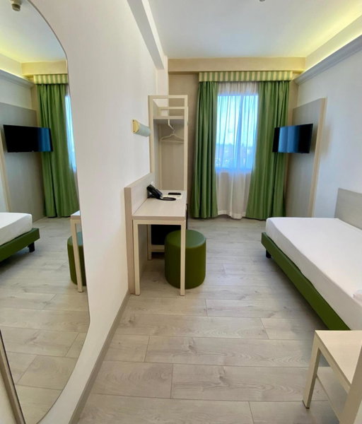 Hotel Embassy, Pero, Italy