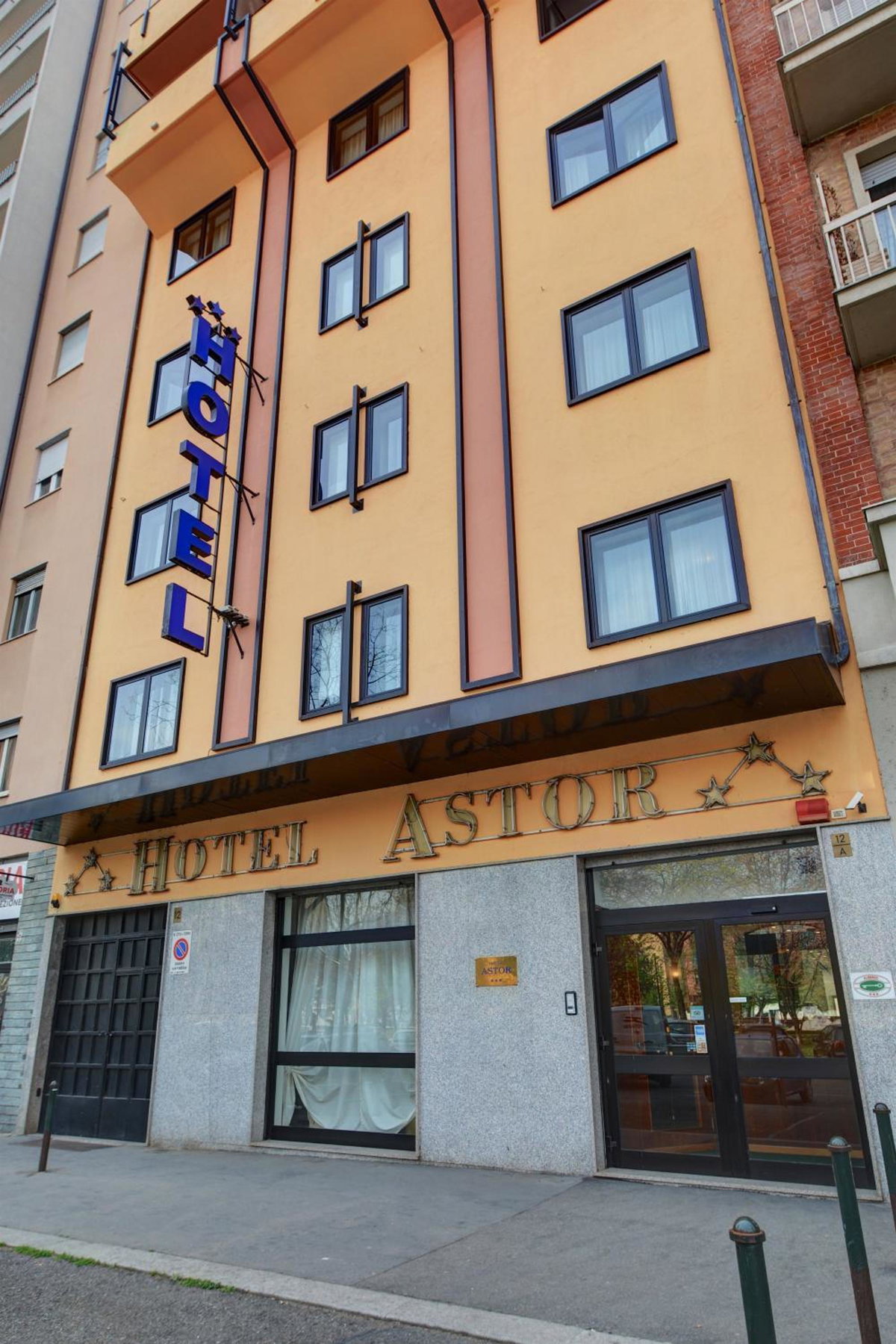 Astor Hotel, Италия
