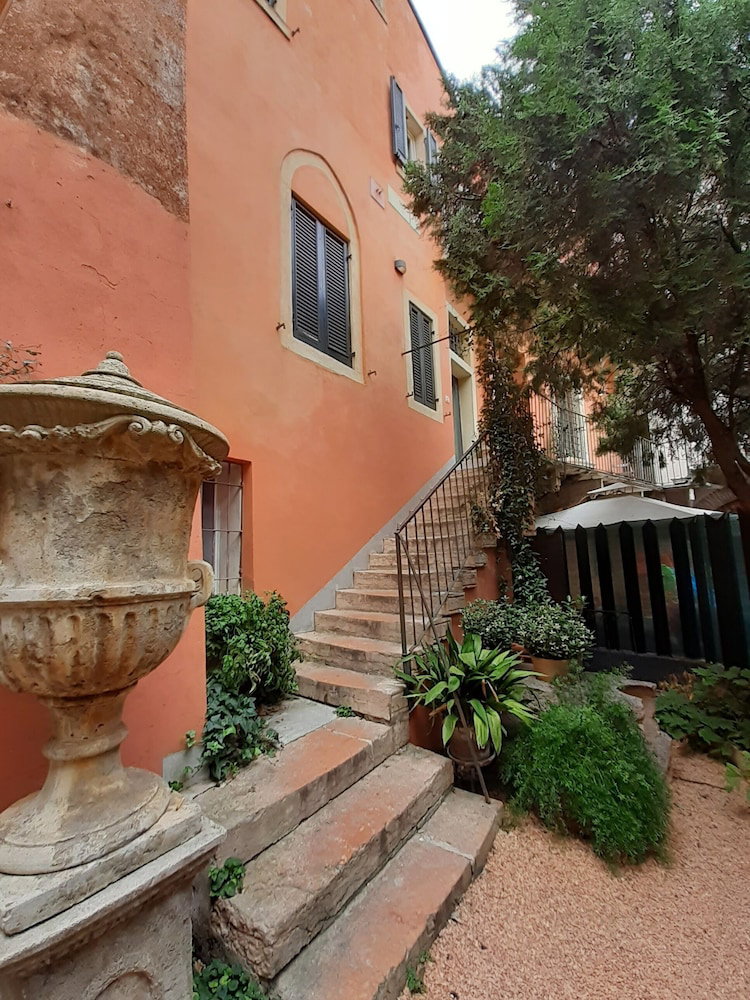 Truly Verona, Italien
