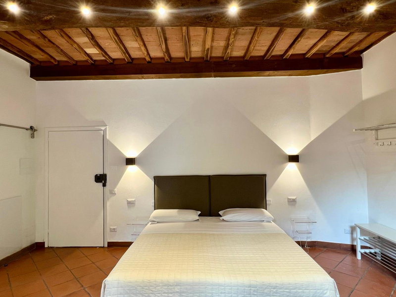 Regis Condo, Siena, Italy