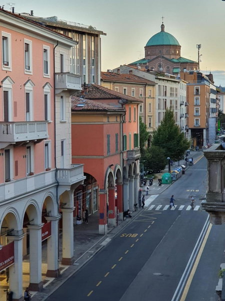 Liluna, Bologna, Italy