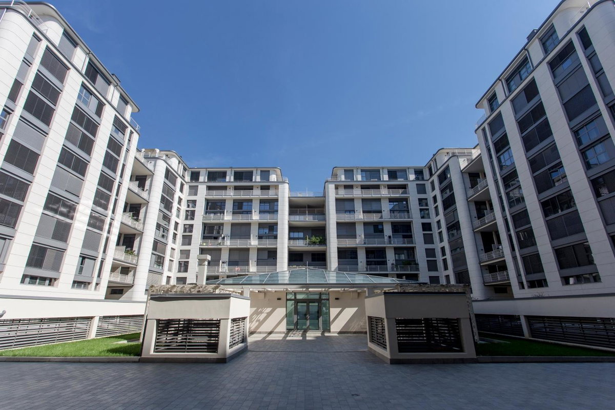 Unico Studios, Italien