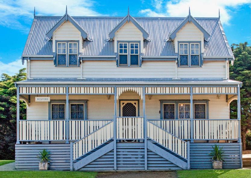 Sails - elegant, spacious beach villa, Australia