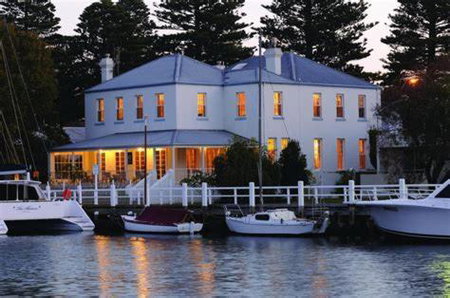 Sails - elegant, spacious beach villa, Port Fairy, Australia