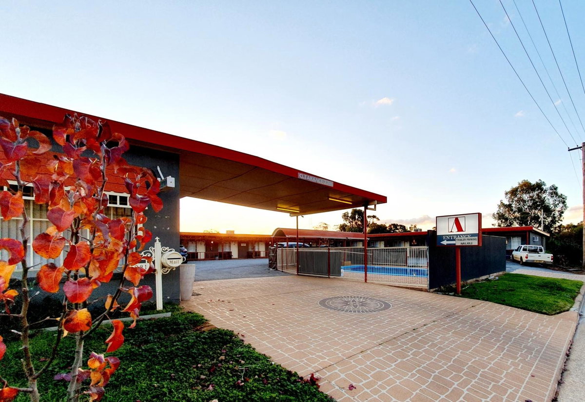 Hotel · Ardeanal Motel, West Wyalong