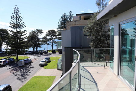 507 At The Waves, Cowes, Australia