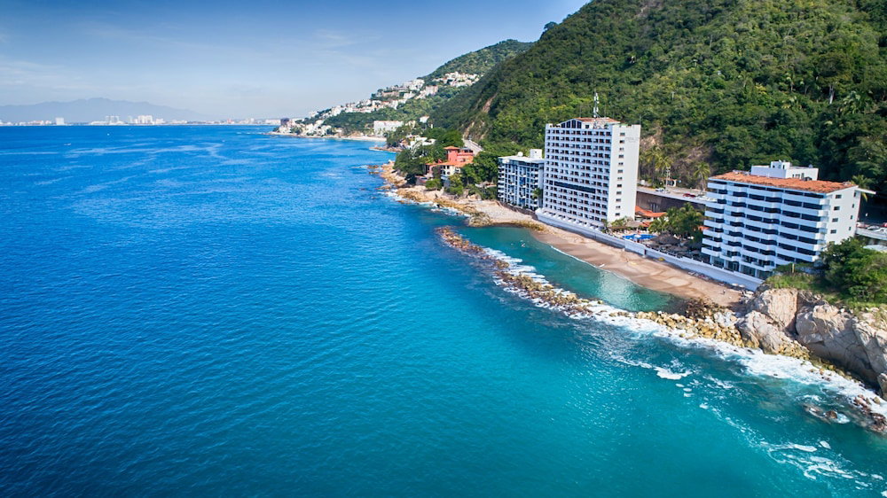 Costa Sur Resort by VRHost, Mexico