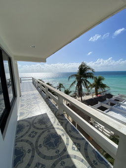 Chichis and Charlies Beachfront, Isla Mujeres, Mexico