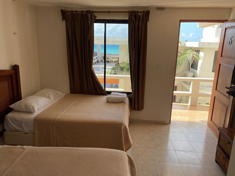 Chichis and Charlies Beachfront, Isla Mujeres, Mexico