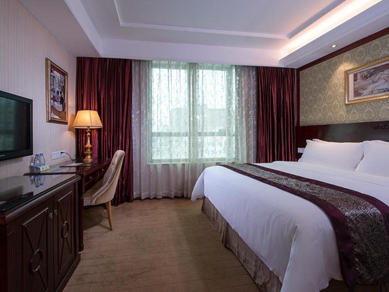 Vienna Hotel Shanwei Haifeng, Haifeng, China