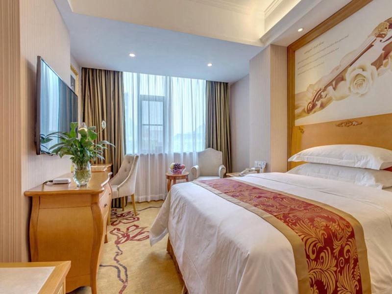Vienna Hotel Guilin AIrport Road Rongshan, Guilin, China