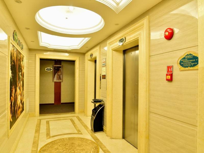 Vienna Hotel Dongguan Hou street Wanda Plaza, Dongguan, China
