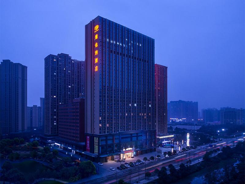Vienna Hotel Chengdu Dafeng Subway Station, China