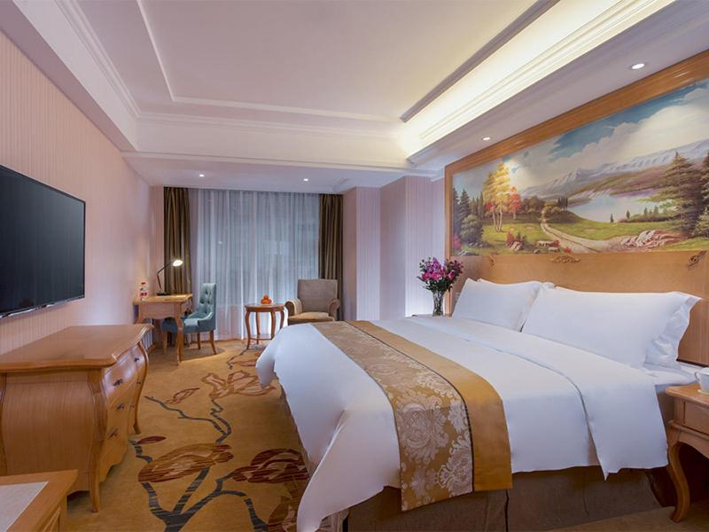 Vienna Hotel Chengdu Dafeng Subway Station, Chengdu, China