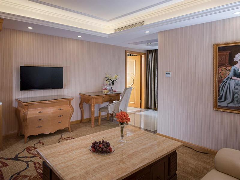 Vienna Hotel(Shenzhen Shajing Jingjinbaina Branch), Shenzhen, China