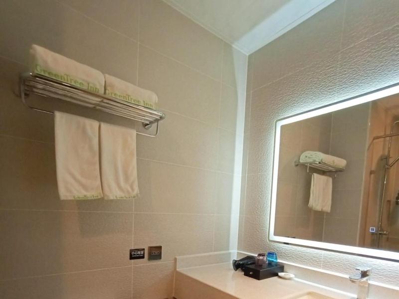 GreenTree Inn JiuJiang Railway Station Business Hotel, Jiujiang, China