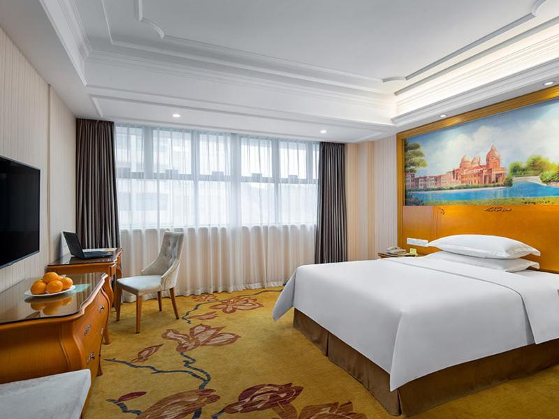 Vienna Hotel Changsha Gaoxin Lugu Park, Changsha, China