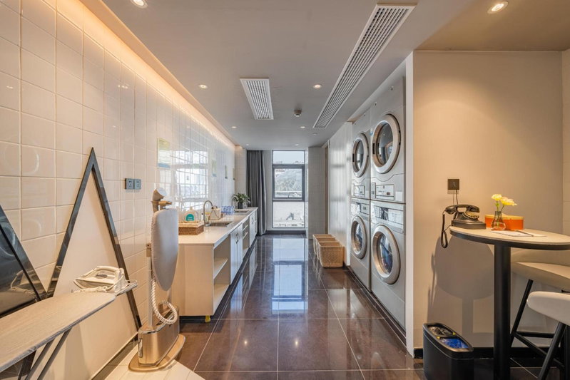 Atour Hotel Wuxi Huishan Wanda Plaza, Wuxi, China
