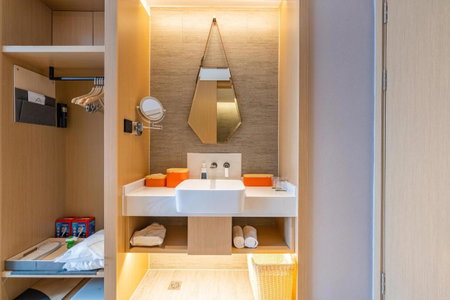 Atour Hotel Wuxi Huishan Wanda Plaza, Wuxi, China