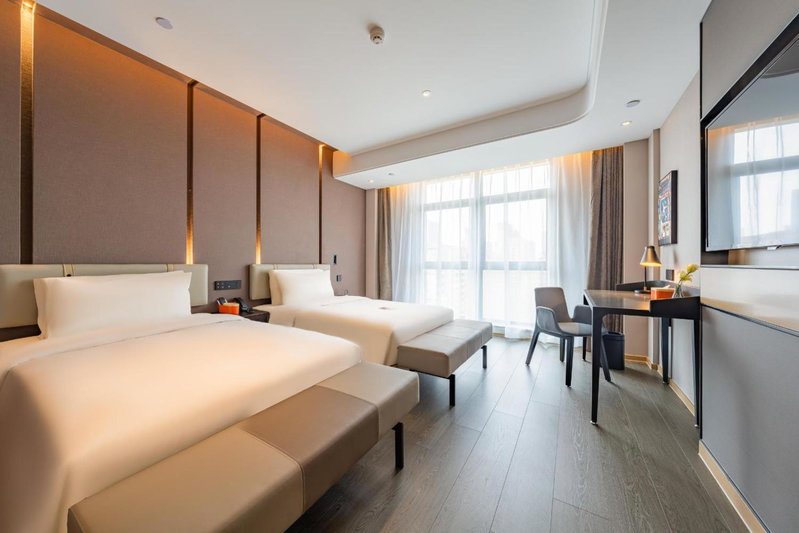 Atour Hotel Wuxi Huishan Wanda Plaza, Wuxi, China