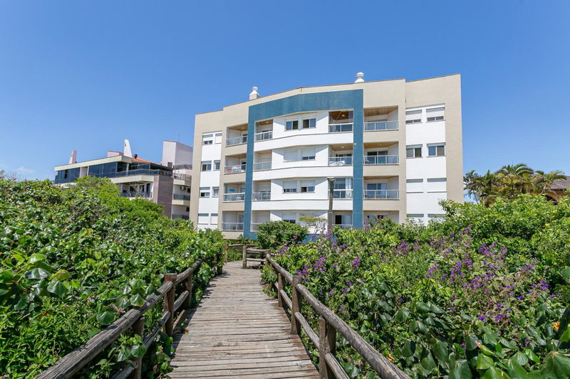 Aquarelle by Viva - Prédio nos Ingleses pé-na-areia com piscina, Florianópolis, Brazil