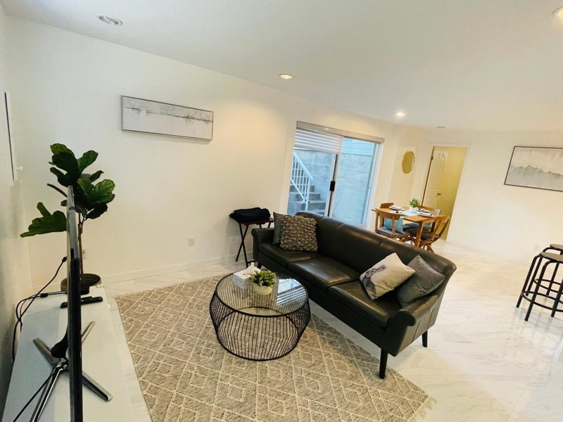 Adorable 2-Bedroom Basement in Vancouver, Vancouver, Canada