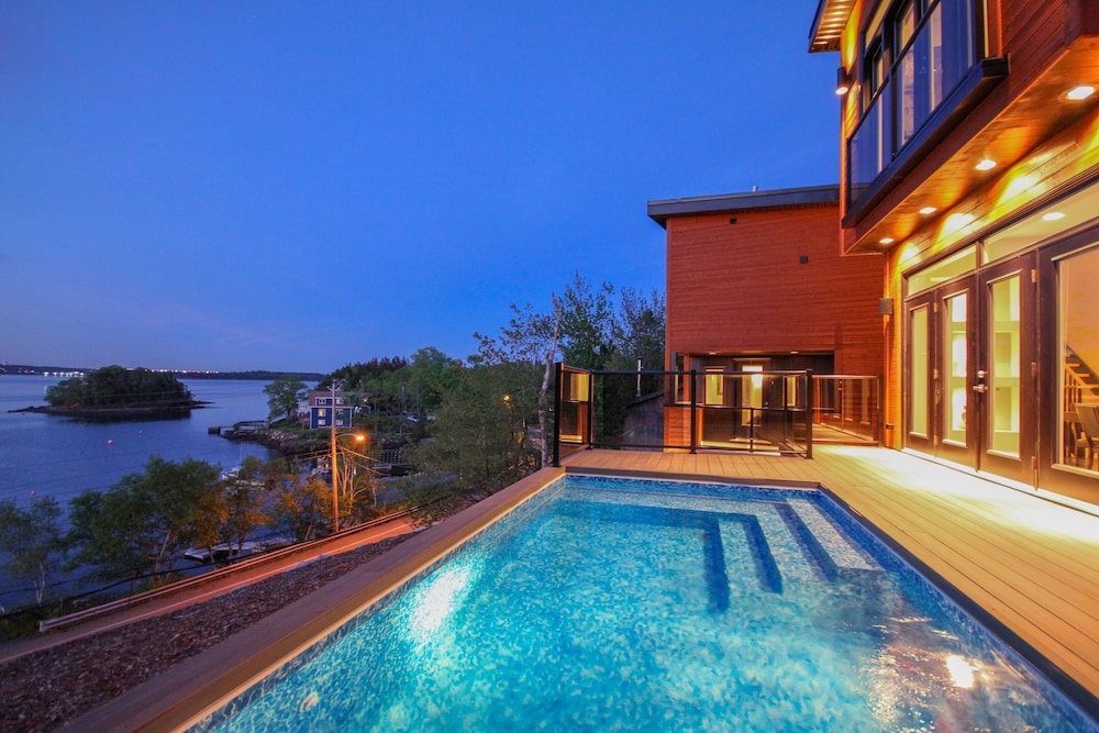 Lux Exec Home HFX Waterfront Pool Hot Tub, Canada