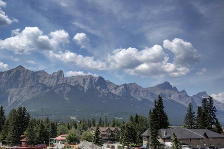 Luxury Fire Mountain Lodge, Outdoor Hot Tub, Parking, Fast WiFi!, Canmore, Canada