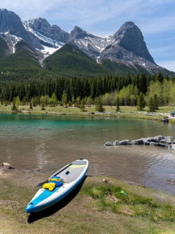 Luxury Fire Mountain Lodge, Outdoor Hot Tub, Parking, Fast WiFi!, Canmore, Canada