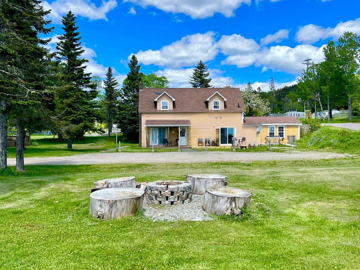 Alma Shore Lane Suites & Cottages, Canada