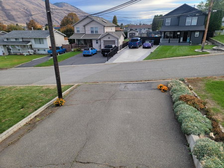 Charming - 2 bedrooms suite, 1 full bath & family room, Kamloops, Canada