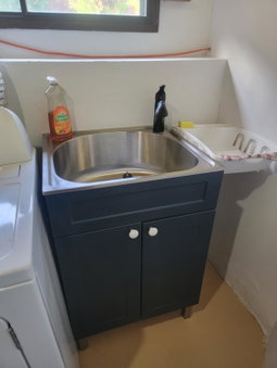 Charming - 2 bedrooms suite, 1 full bath & family room, Kamloops, Canada