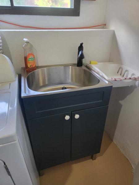 Charming - 2 bedrooms suite, 1 full bath & family room, Kamloops, Canada