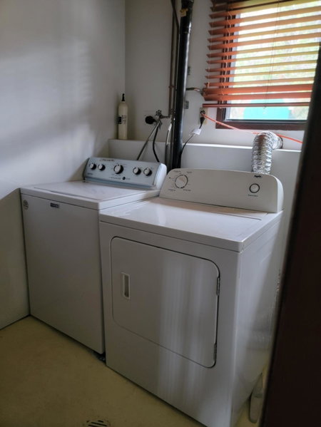 Charming - 2 bedrooms suite, 1 full bath & family room, Kamloops, Canada