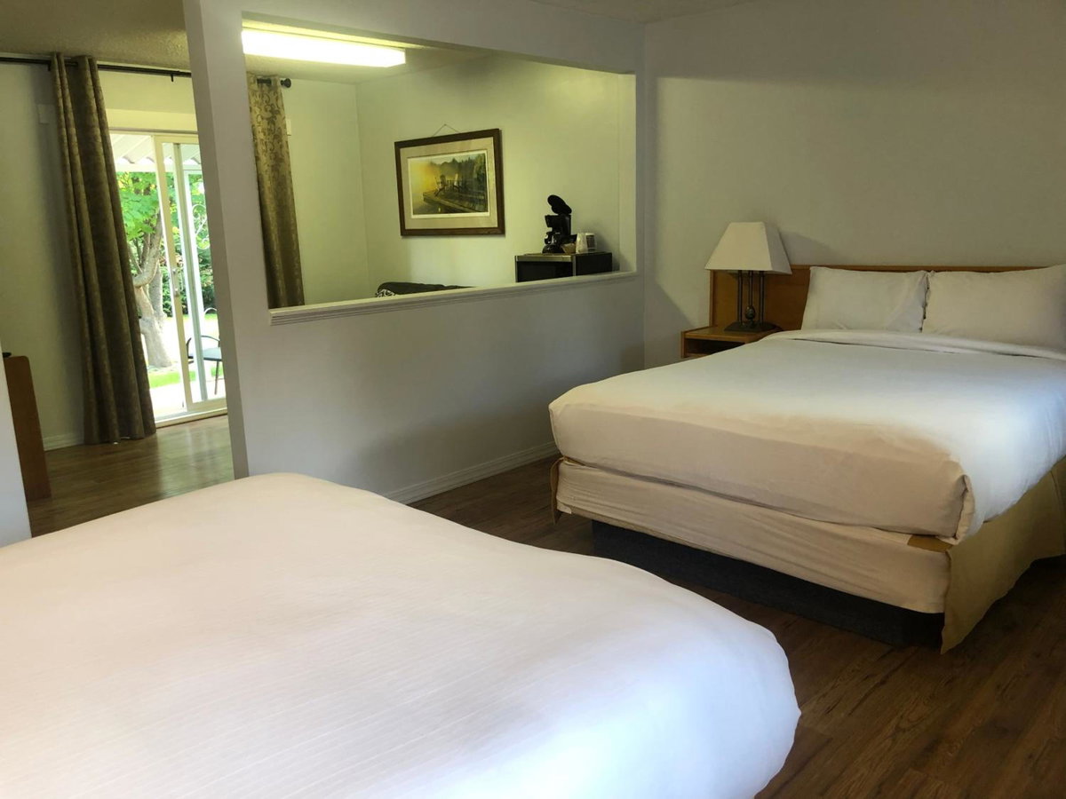 Bavarian Orchard Motel, Canada