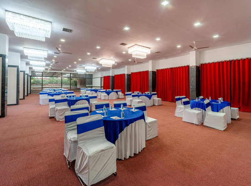 Treebo Premium Omni Residency, Indore, India