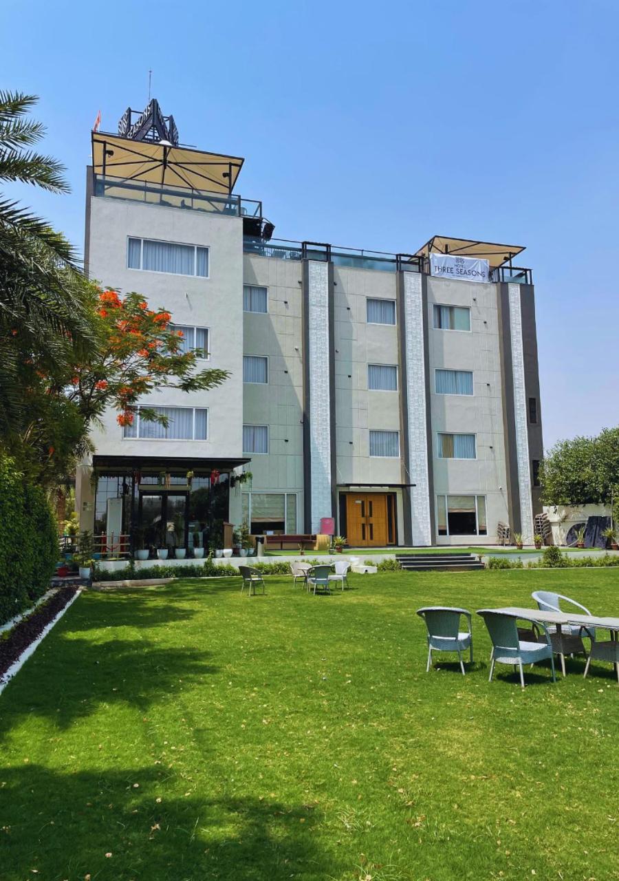 Hotel Three Seasons, India
