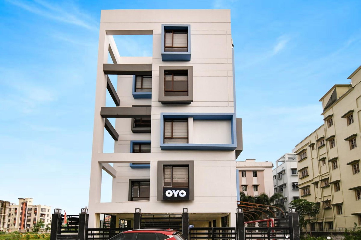 Super Townhouse Newtown DLF, India