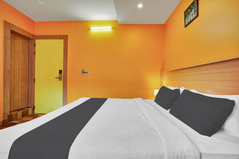 Super Collection O Kushal Nagar Near KSRTC Bus Stand Formerly RR Residency, Madikeri, India