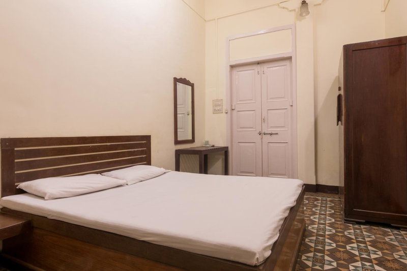 Bed and Breakfast at Colaba, Mumbai, India