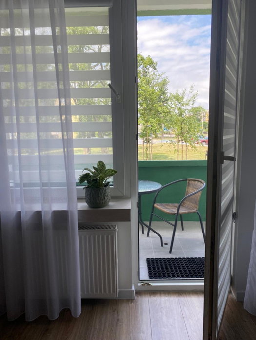 Nowoczesny Apartament w Dzierżoniowie - parter - balkon - pokój + sypialnia, Dzierżoniów, Poland