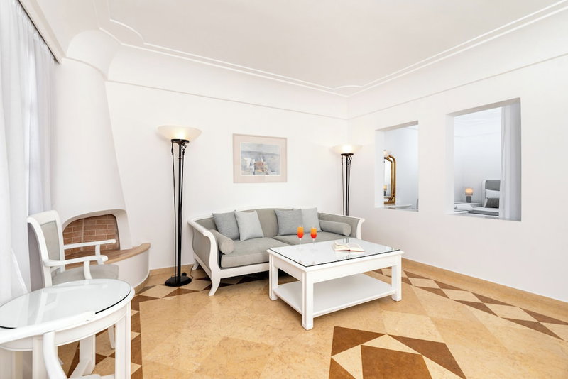 Maison Des Lys, Santorini, Greece