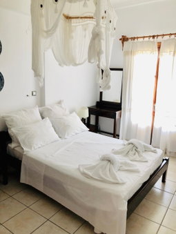 Batistas Apartments, Naousa, Greece