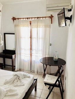 Batistas Apartments, Naousa, Greece