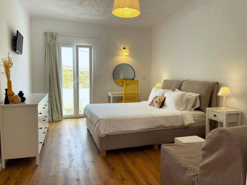 Adonis Hotel Studios & Apartments, Naousa, Greece