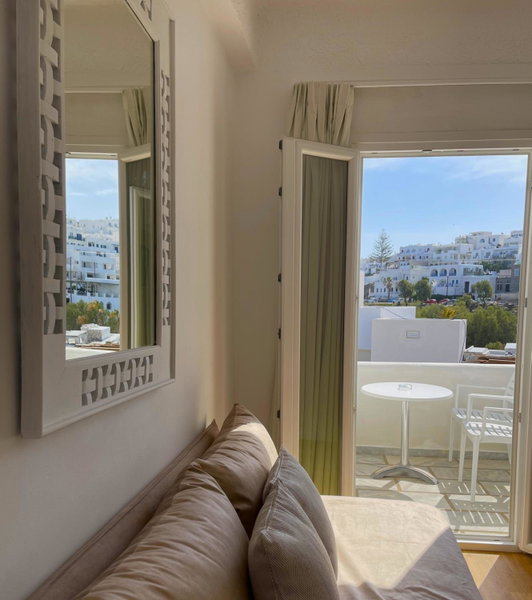 Adonis Hotel Studios & Apartments, Naousa, Greece