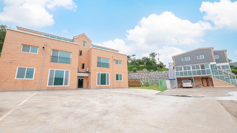 Hotel · Ganghwa Paeng Namu Pension, Incheon