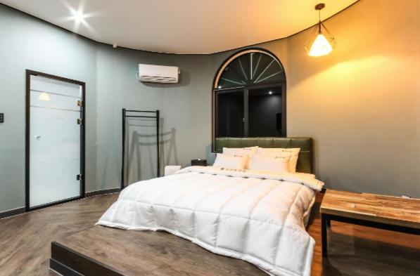Samcheonpo Comodo motel, Sacheon, South Korea
