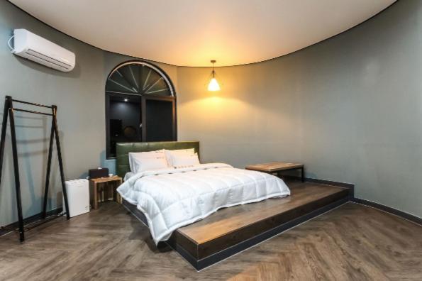 Samcheonpo Comodo motel, Sacheon, South Korea